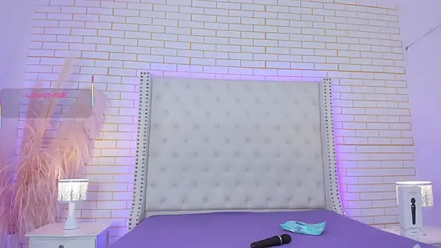 Emilly wilson  online show from October 9, 2025, 11:33 am