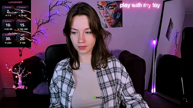 Snapshot of helli_belli chatting on November 7, 2025, 8:24 pm helli belli online show from November 7, 2025, 8:24 pm