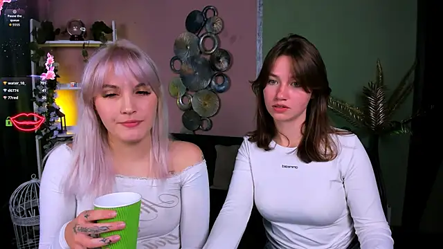 Snapshot of helli_belli chatting on October 18, 2025, 7:49 pm helli belli online show from October 18, 2025, 7:49 pm