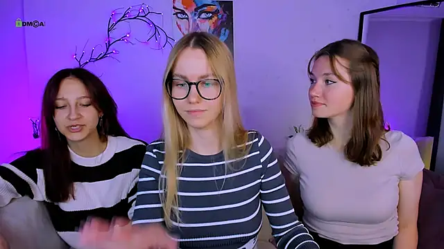 Snapshot of helli_belli chatting on September 30, 2025, 7:42 pm helli belli online show from September 30, 2025, 7:42 pm