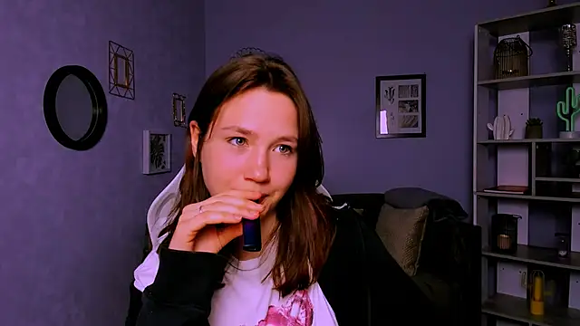 Snapshot of helli_belli chatting on March 10, 2025, 9:40 pm helli belli online show from March 10, 2025, 9:40 pm