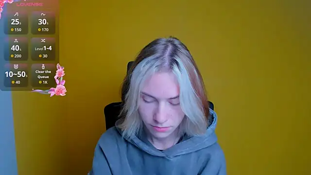 Snapshot of Fiona_Night chatting on October 8, 2025, 5:09 am Fiona Night online show from October 8, 2025, 5:09 am