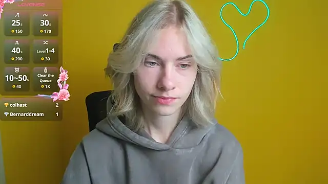 Snapshot of Fiona_Night chatting on October 22, 2025, 5:18 am Fiona Night online show from October 22, 2025, 5:18 am