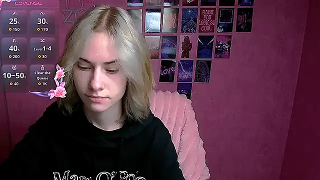 Snapshot of Fiona_Night chatting on October 19, 2025, 5:32 am Fiona Night online show from October 19, 2025, 5:32 am