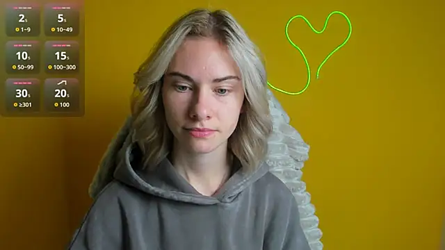 Snapshot of Fiona_Night chatting on October 27, 2025, 6:03 am Fiona Night online show from October 27, 2025, 6:03 am