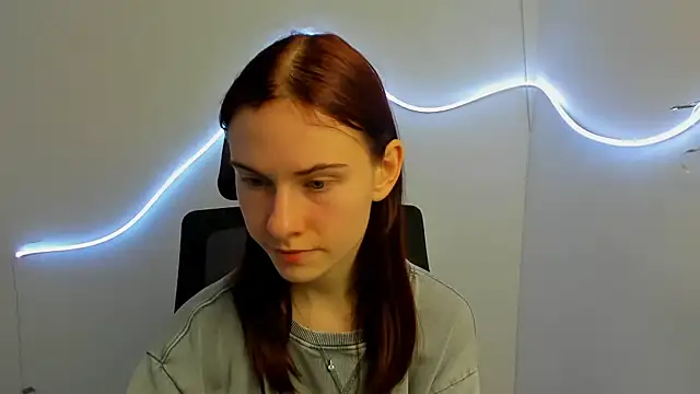 Snapshot of Fiona_Night chatting on March 19, 2025, 10:20 pm Fiona Night online show from March 19, 2025, 10:20 pm