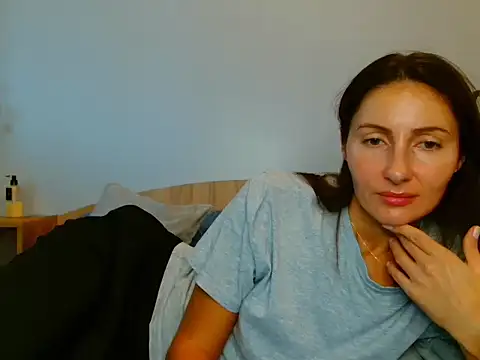 Snapshot of Irina9793 chatting on October 8, 2025, 9:22 am Irina9793 online show from October 8, 2025, 9:22 am