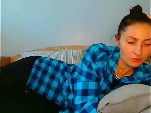 Snapshot of Irina9793 chatting on May 7, 2026, 9:23 am Irina9793 online show from May 7, 2026, 9:23 am