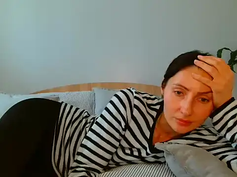 Snapshot of Irina9793 chatting on April 29, 2026, 9:35 am Irina9793 online show from April 29, 2026, 9:35 am
