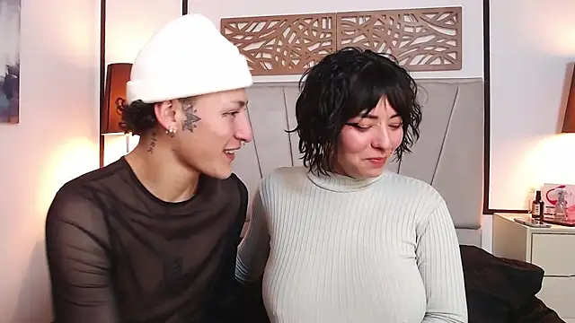 Aria and orien online show from March 9, 2025, 1:59 pm