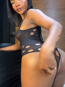 PinkyMoon online show from March 18, 2026, 3:42 am