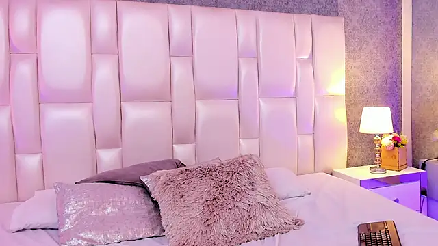 Snapshot of ArianaaGrace chatting on March 10, 2025, 6:01 pm ArianaaGrace online show from March 10, 2025, 6:01 pm