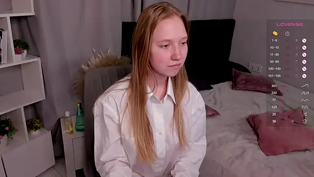 ChelseaBooton online show from March 16, 2025, 6:12 pm