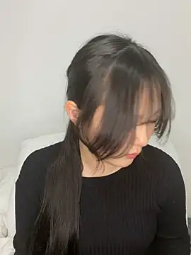 MinaKubo online show from May 1, 2026, 10:09 am