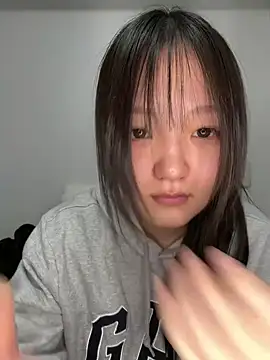 MinaKubo online show from May 5, 2026, 3:20 am