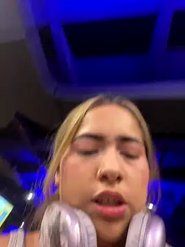 lunaxxx 69 online show from October 7, 2025, 9:38 pm