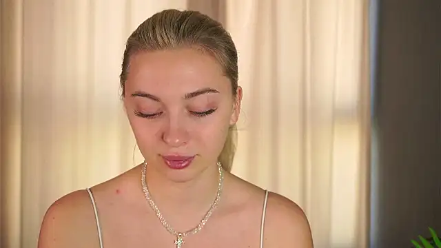 christie luv online show from October 15, 2025, 6:44 am