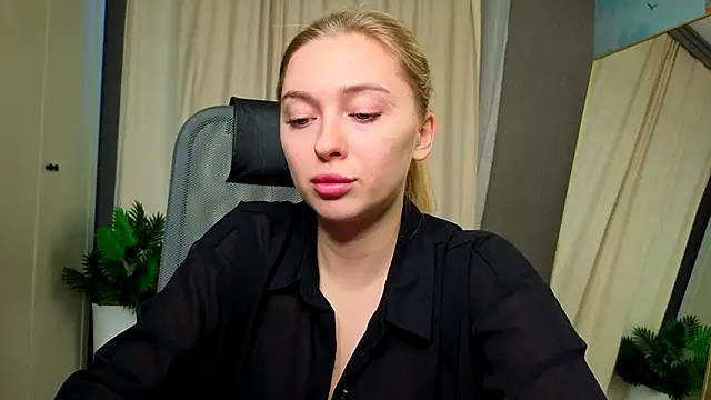 christie luv online show from December 5, 2025, 1:10 pm