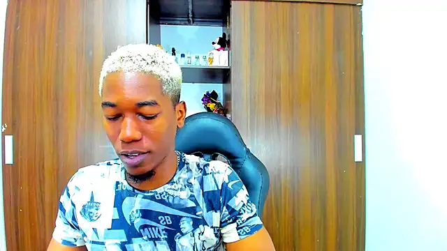 Snapshot of Dreamastercum_ chatting on October 9, 2025, 1:55 pm Dreamastercum online show from October 9, 2025, 1:55 pm