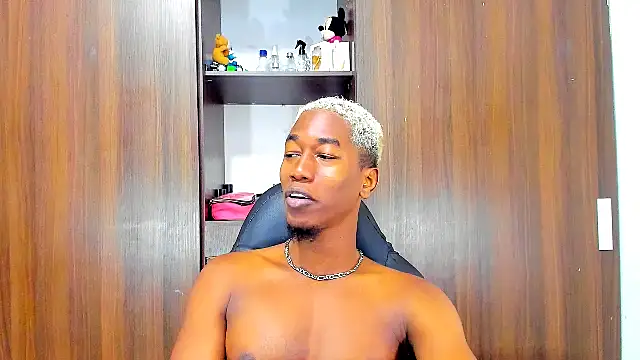 Snapshot of Dreamastercum_ chatting on October 10, 2025, 1:23 pm Dreamastercum online show from October 10, 2025, 1:23 pm