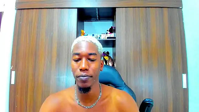 Snapshot of Dreamastercum_ chatting on October 2, 2025, 7:50 pm Dreamastercum online show from October 2, 2025, 7:50 pm