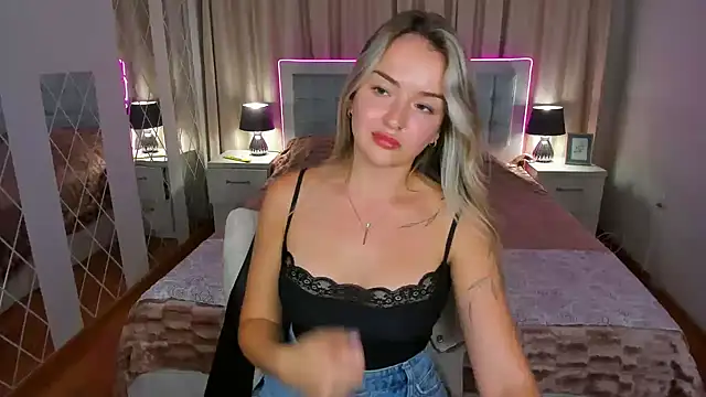 EvaGoddes online show from September 15, 2025, 2:39 pm