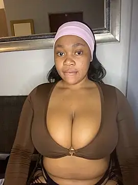 Snapshot of CuteSexyBoobz chatting on November 21, 2025, 7:35 pm CuteSexyBoobz online show from November 21, 2025, 7:35 pm