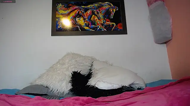 Snapshot of LorenaJoness chatting on March 17, 2025, 4:43 pm LorenaJoness online show from March 17, 2025, 4:43 pm