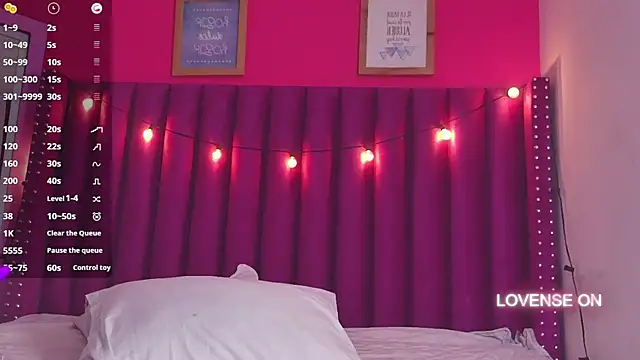 playfulcurvy online show from March 7, 2025, 7:38 pm