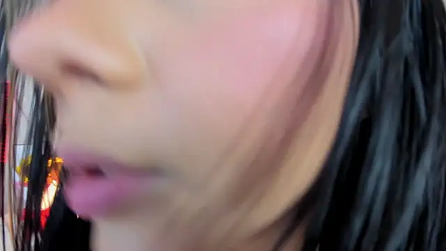 aurora collinss  online show from October 18, 2025, 12:18 pm