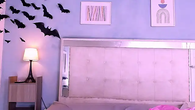 Snapshot of Emily_Castillo_1 chatting on November 6, 2025, 5:55 am Emily Castillo 1 online show from November 6, 2025, 5:55 am