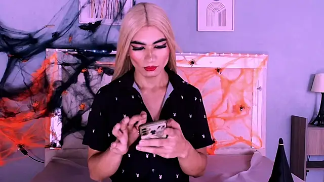 Snapshot of Emily_Castillo_1 chatting on October 7, 2025, 1:17 am Emily Castillo 1 online show from October 7, 2025, 1:17 am