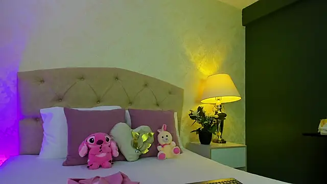 Mia Montess online show from April 8, 2026, 1:12 pm