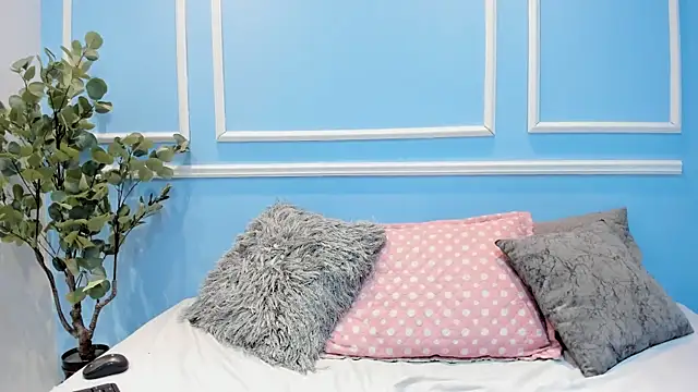 Lucy Canel online show from October 1, 2025, 7:18 pm