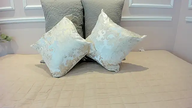 Lucy Canel online show from November 21, 2025, 7:13 pm