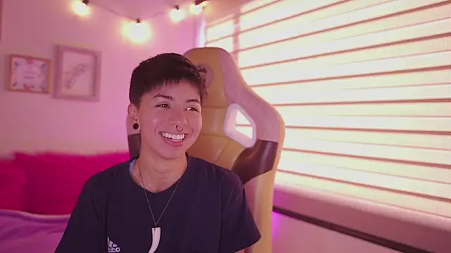 tommy blue online show from April 12, 2026, 11:35 am