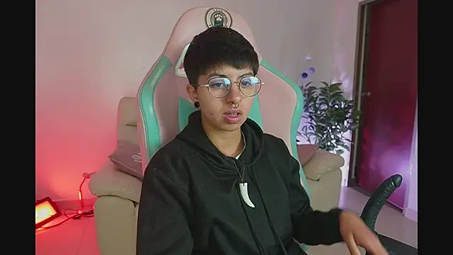 tommy blue online show from October 2, 2025, 1:14 pm