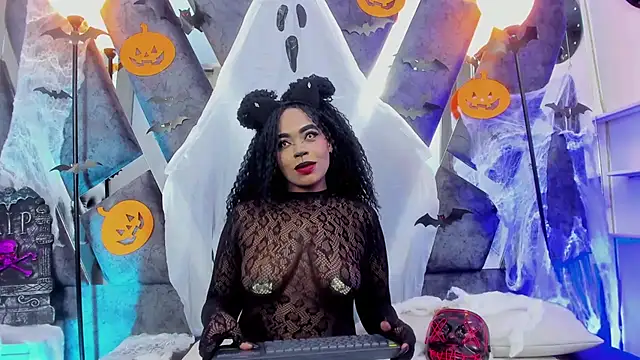 CandyMartinez  online show from October 31, 2025, 5:42 pm