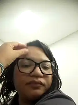 Snapshot of viviksmel chatting on December 22, 2025, 1:33 pm viviksmel online show from December 22, 2025, 1:33 pm