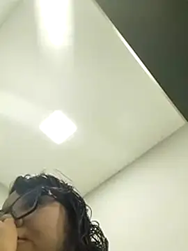 Snapshot of viviksmel chatting on December 4, 2025, 2:16 pm viviksmel online show from December 4, 2025, 2:16 pm