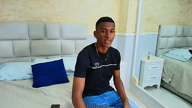 LexiAndDeker online show from September 26, 2025, 4:47 pm