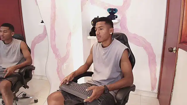 LexiAndDeker online show from September 19, 2025, 5:39 pm