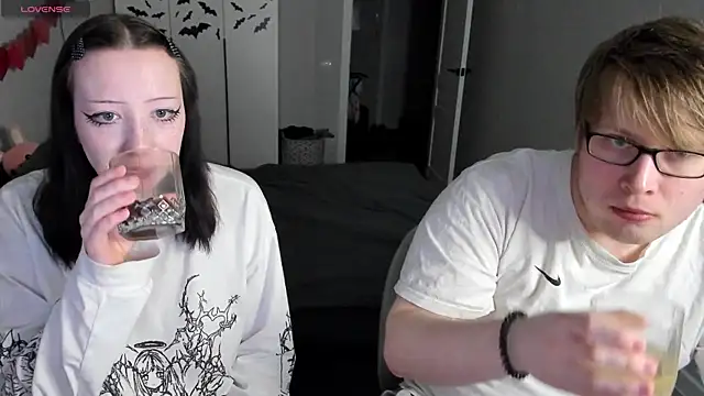 Snapshot of JayMollyy chatting on April 16, 2026, 4:30 pm JayMollyy online show from April 16, 2026, 4:30 pm