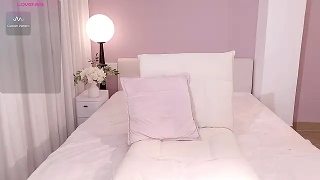 honey113 online show from April 11, 2026, 12:53 pm