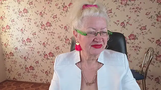 Maya Mayflower online show from October 3, 2025, 4:03 am