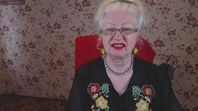 Snapshot of Maya_Mayflower chatting on April 25, 2026, 3:42 am Maya Mayflower online show from April 25, 2026, 3:42 am