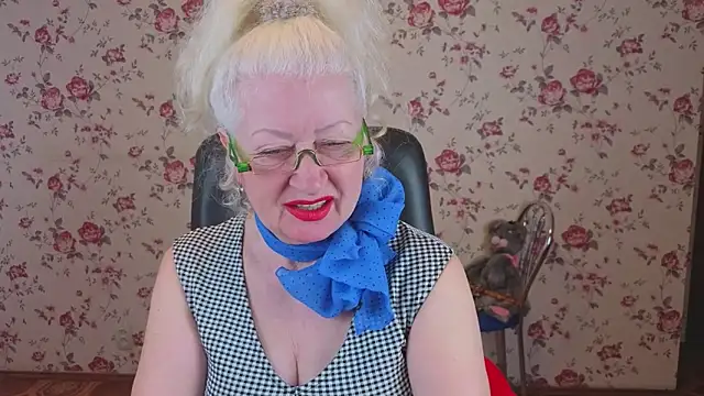 Snapshot of Maya_Mayflower chatting on April 19, 2026, 3:18 am Maya Mayflower online show from April 19, 2026, 3:18 am