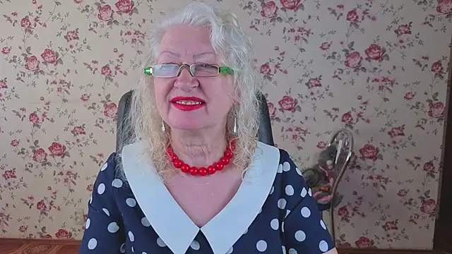 Snapshot of Maya_Mayflower chatting on April 18, 2026, 3:20 am Maya Mayflower online show from April 18, 2026, 3:20 am