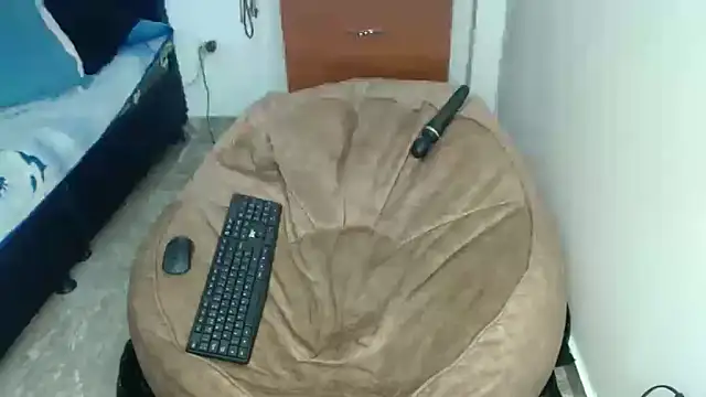 Snapshot of KratosAfroditacs chatting on September 30, 2025, 12:38 am KratosAfroditacs online show from September 30, 2025, 12:38 am