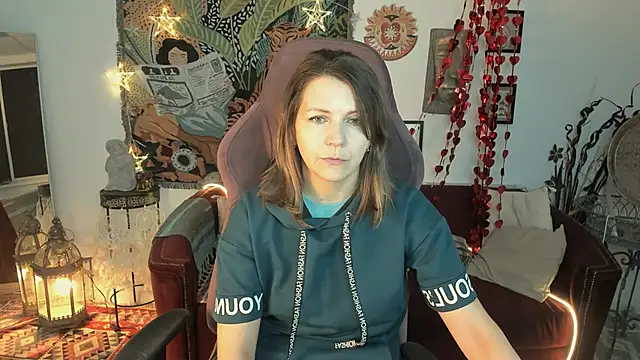 NicoleHitman online show from March 6, 2025, 9:25 am